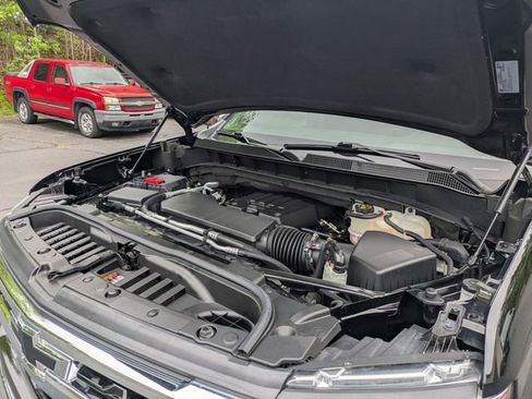 Used 2024 Chevrolet Silverado 1500 LT AWD/4WD image 36