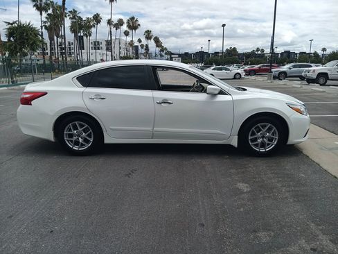Used 2017 Nissan Altima 2.5 S w/ Power Driver Seat Package FWD image 4