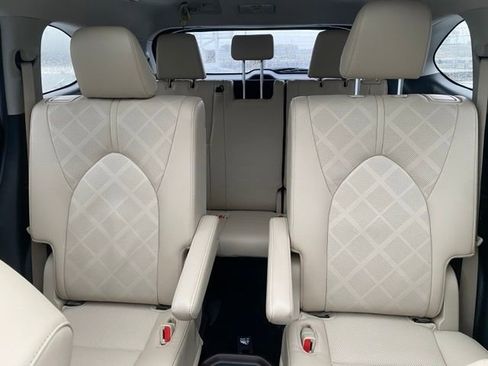 Certified 2022 Toyota Highlander Platinum image 25