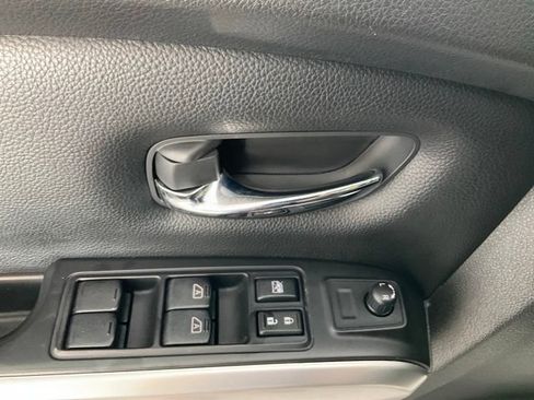 Used 2021 Nissan Titan SV w/ SV Convenience Package RWD image 5