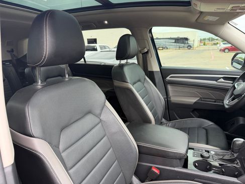 Used 2023 Volkswagen Atlas SEL Premium image 32