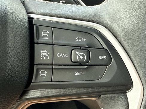Used 2024 Jeep Grand Cherokee Altitude AWD/4WD image 16