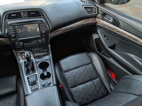 Used 2018 Nissan Maxima Platinum image 11