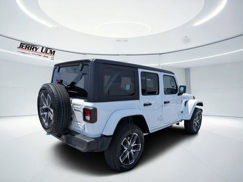 Used 2024 Jeep Wrangler Unlimited AWD/4WD image 3
