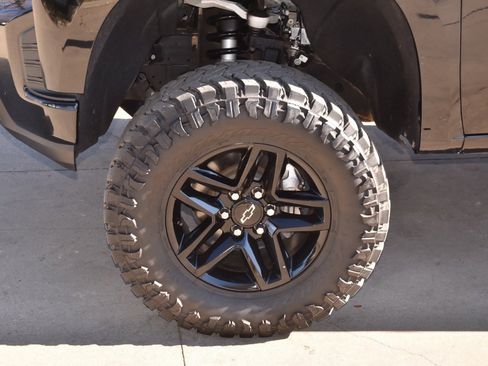 Used 2021 Chevrolet Silverado 1500 Custom Trail Boss w/ LPO, Dark Essentials Package image 33