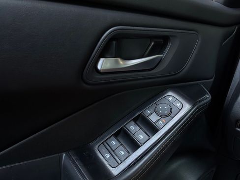 Used 2025 Nissan Rogue SV FWD image 20