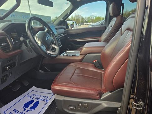 Used 2023 Ford Expedition Limited image 7