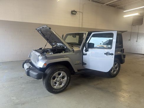 Used 2015 Jeep Wrangler Sahara w/ Connectivity Group AWD/4WD image 11