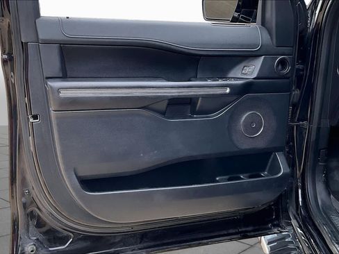 Used 2019 Ford Expedition XLT w/ Equipment Group 202A AWD/4WD image 19