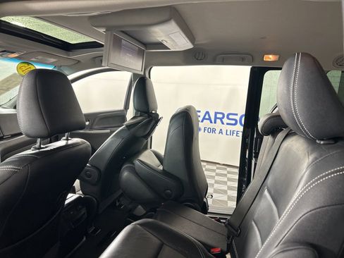 Used 2015 Toyota Sienna SE Premium image 33