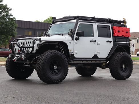 Used 2013 Jeep Wrangler Unlimited Sahara AWD/4WD image 11
