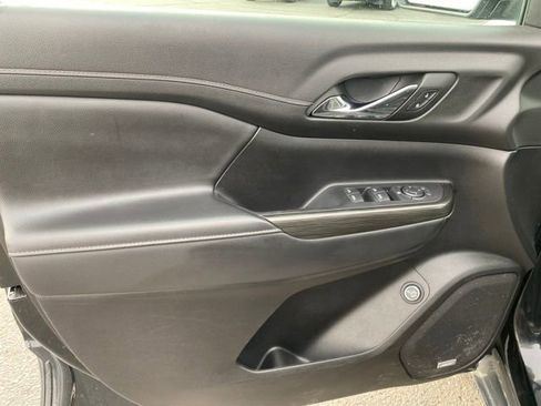 Certified 2023 GMC Acadia SLT image 16