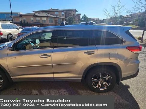 Used 2017 Toyota Highlander Limited Platinum image 4