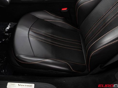 Used 2022 Aston Martin V8 Vantage Roadster image 43