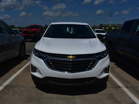 Used 2019 Chevrolet Equinox LS FWD image 2
