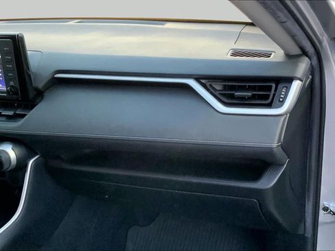 Used 2021 Toyota RAV4 LE FWD image 18