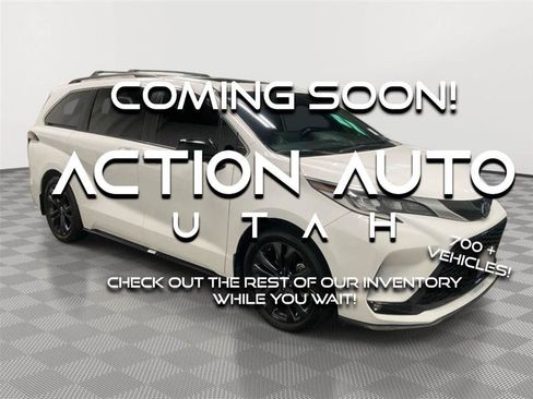 Used 2022 Toyota Sienna XSE w/ XSE Plus Package FWD image 1