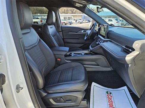 Used 2025 Ford Explorer ST-Line w/ ST-Line Street Pack image 16