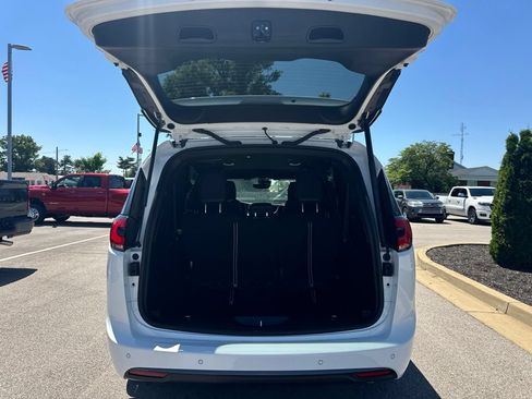 New 2026 Chrysler Pacifica Select FWD image 5