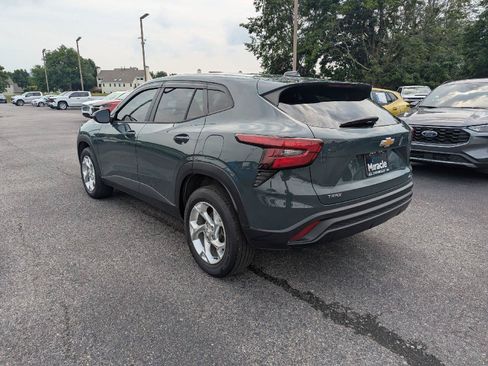 Used 2025 Chevrolet Trax LS w/ LS Convenience Package FWD image 5