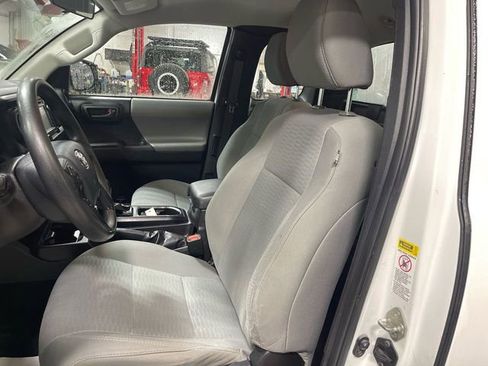 Used 2016 Toyota Tacoma SR AWD/4WD image 11