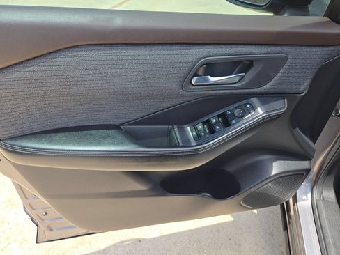 Used 2023 Nissan Rogue SV FWD image 11
