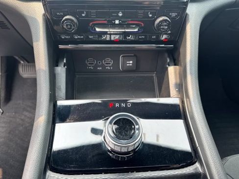 Used 2025 Jeep Grand Cherokee Laredo X w/ Luxury Tech Group I AWD/4WD image 38
