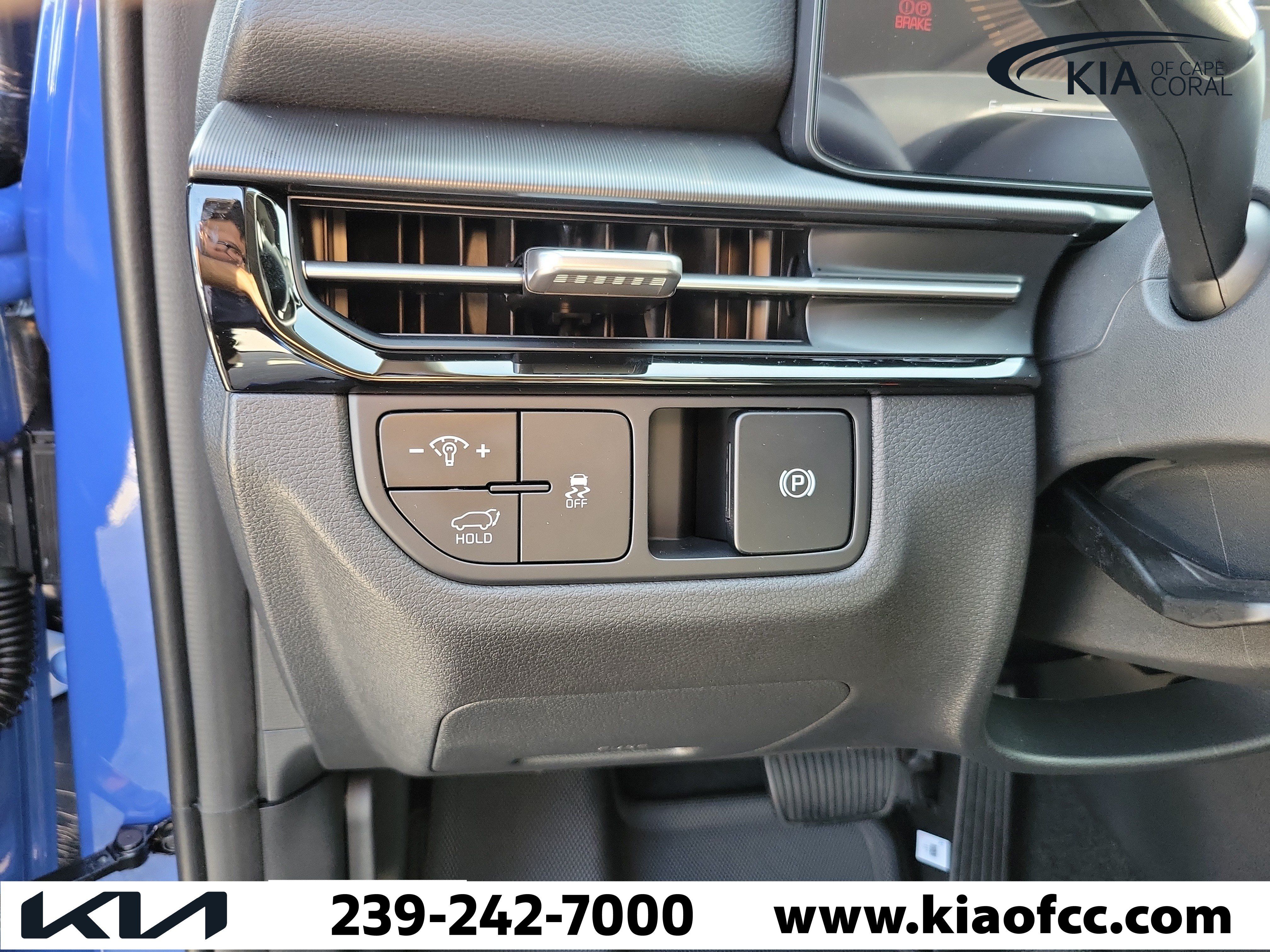 New 2026 Kia Sportage EX w/ EX Panorama Roof Package FWD image 23