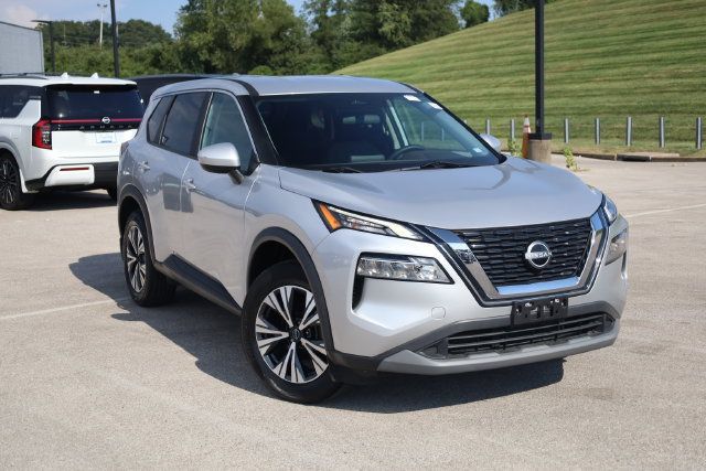 Used 2023 Nissan Rogue SV AWD/4WD image 2
