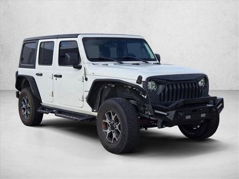 Used 2018 Jeep Wrangler Unlimited Sahara AWD/4WD image 3