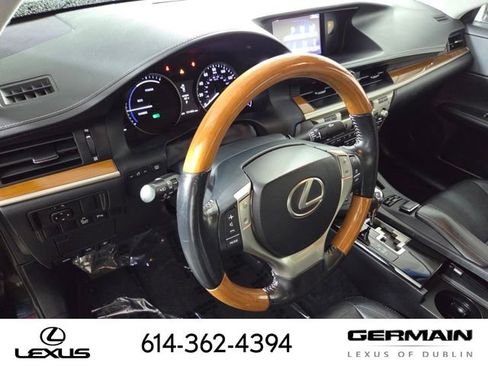 Used 2013 Lexus ES 300h w/ Luxury Pkg FWD image 16