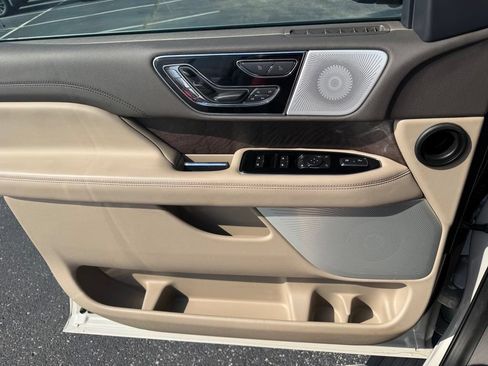 Used 2022 Lincoln Navigator L Reserve RWD image 17