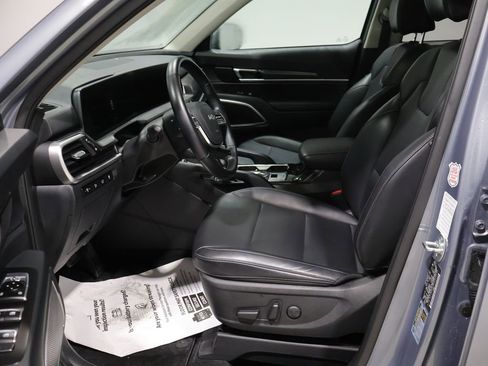 Used 2025 Kia Telluride S image 10
