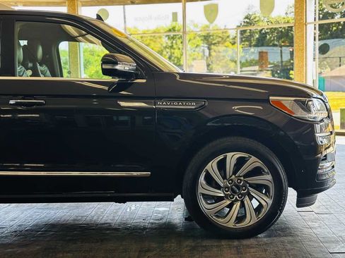 Used 2024 Lincoln Navigator Reserve AWD/4WD image 5