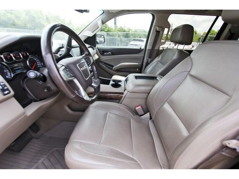 Used 2019 GMC Yukon XL SLT w/ Open Road Package RWD image 16