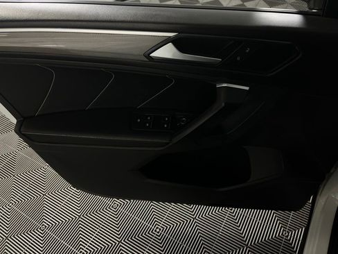 Used 2023 Volkswagen Tiguan SE R-Line image 28