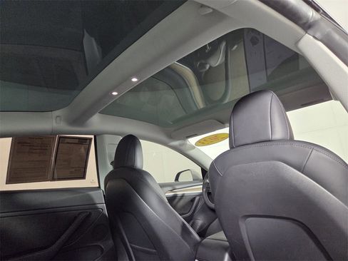 Used 2023 Tesla Model 3 Standard Range image 30