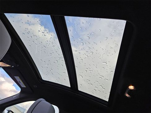 New 2026 BMW X6 xDrive40i w/ Climate Comfort Package image 19