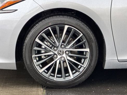 Used 2025 Lexus ES 300h w/ Premium Package image 12