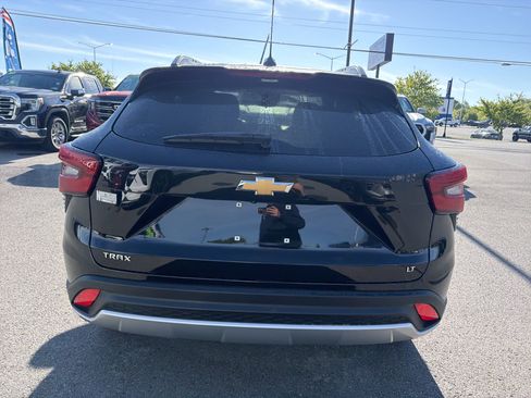 Used 2024 Chevrolet Trax LT FWD image 7