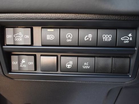 Used 2025 Toyota Tundra Platinum image 30