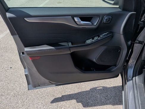 Used 2022 Ford Escape Titanium FWD image 10
