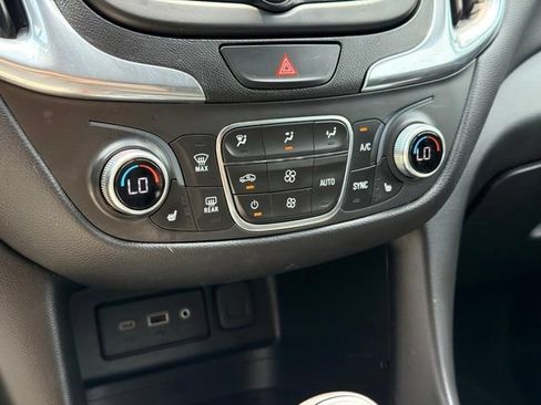 Used 2021 Chevrolet Equinox LT FWD image 16