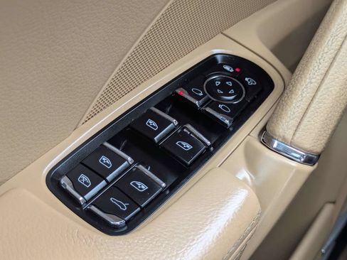 Used 2016 Porsche Cayenne AWD/4WD image 25