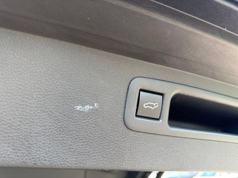 Used 2023 Toyota Highlander XLE FWD image 31