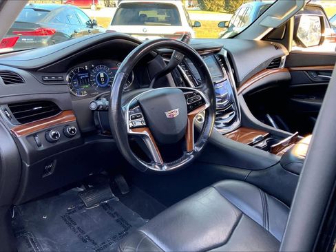 Used 2017 Cadillac Escalade ESV Premium Luxury image 17