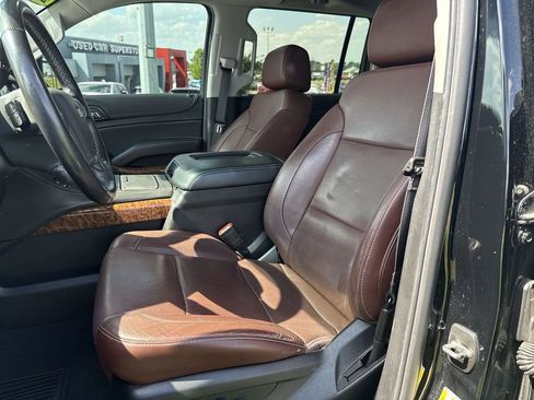Used 2019 Chevrolet Suburban Premier w/ Premier Plus Edition AWD/4WD image 24