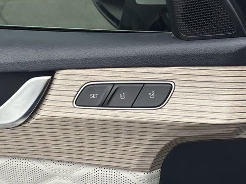 Used 2022 Hyundai Palisade Calligraphy image 17