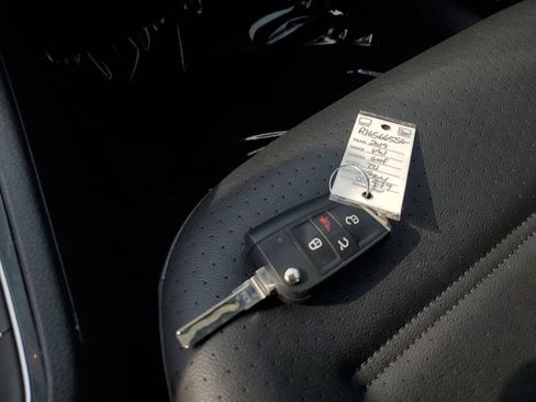 Used 2019 Volkswagen Golf SE w/ Driver Assistance Package FWD image 33