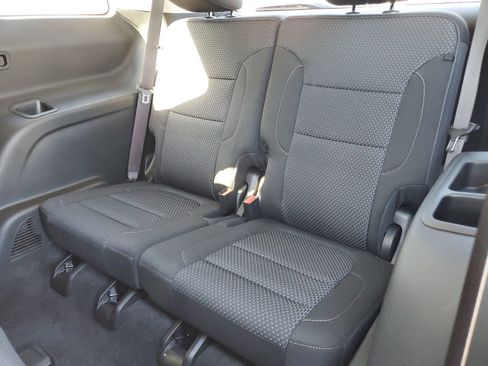 Certified 2022 GMC Acadia SLE w/ Driver Convenience Package image 16